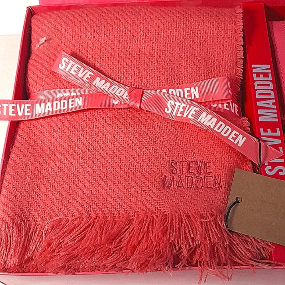 New STEVE MADDEN 2 Piece Gift Set Zip Wallet Fringe Scarf - Picture 3 of 5